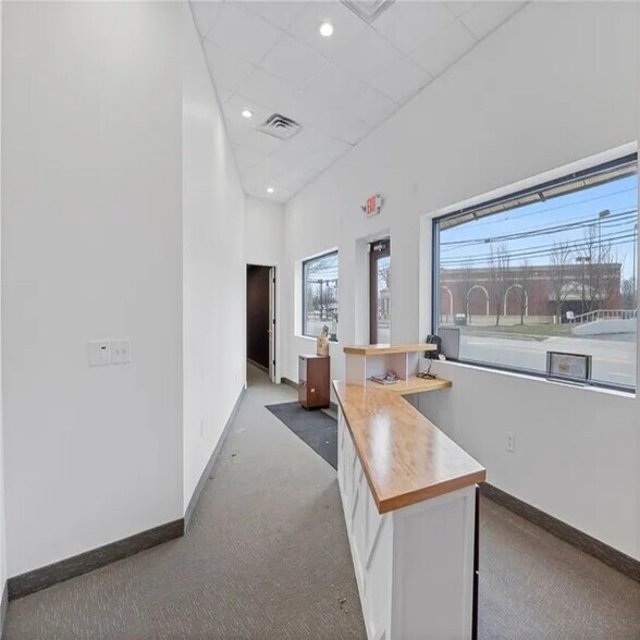 More Photos Of 596 E Main St, Batavia Freestanding For Lease
