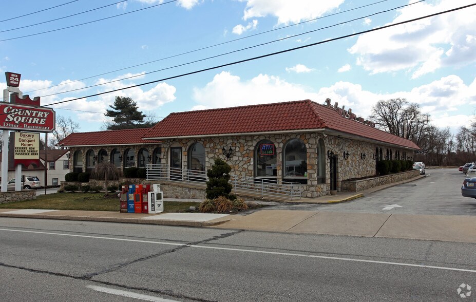 Primary Photo Of 2560 W West Chester Pike, Broomall Restaurant For Sale