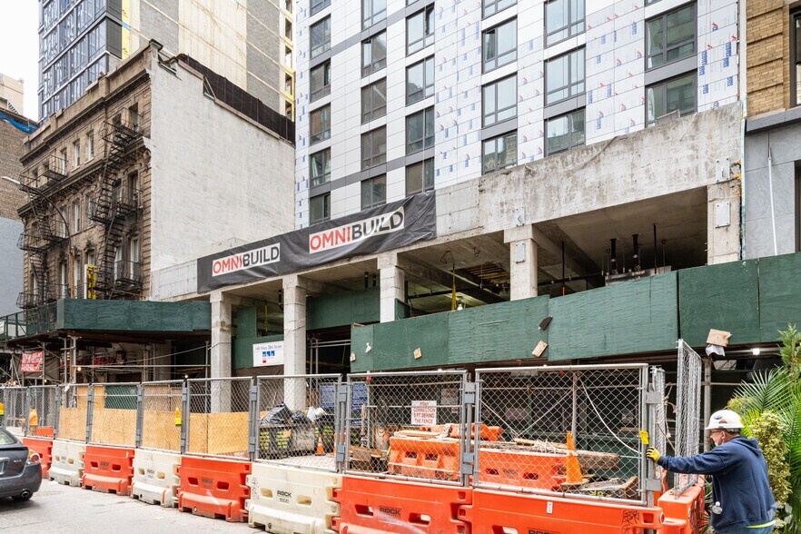 More Photos Of 140 W 28th St, New York Hotel For Sale