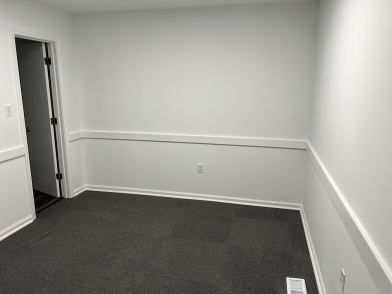 More Photos Of 148 E Peacock St, Cochran Medical For Sale