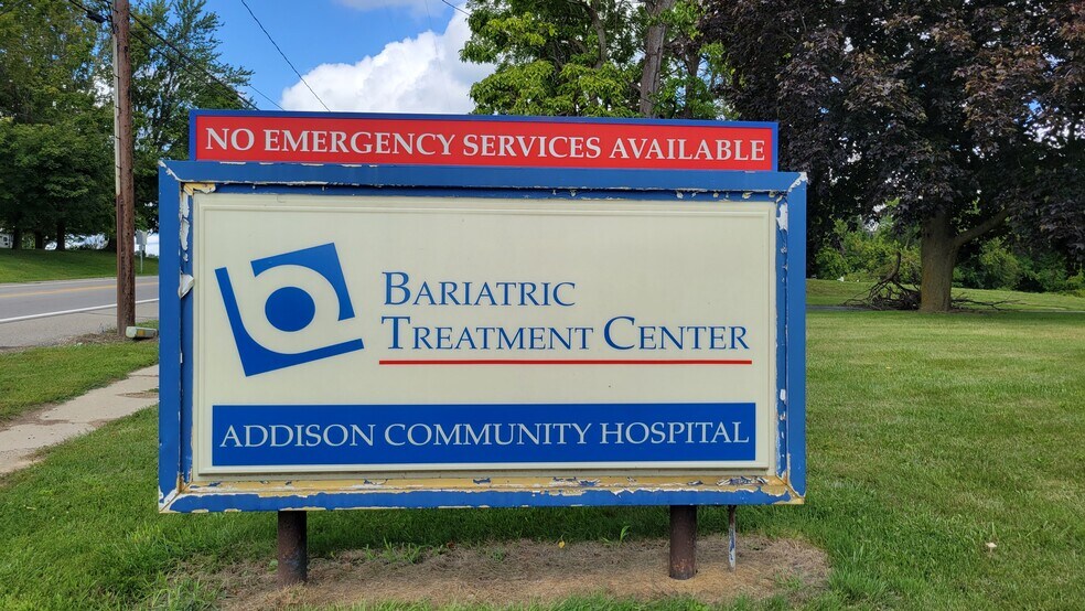 More Photos Of 427 N Steer St, Addison Hospital For Sale