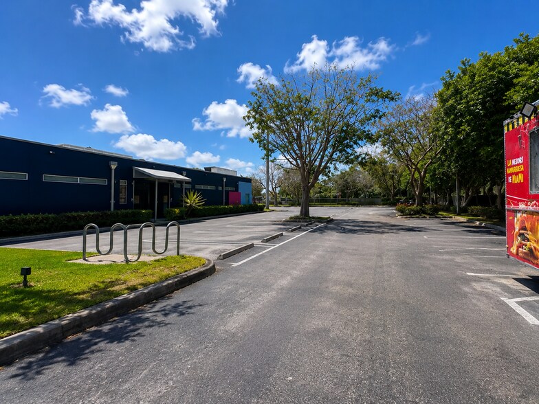 More Photos Of 8476 SW 40th St, Miami Storefront Retail Office For Lease