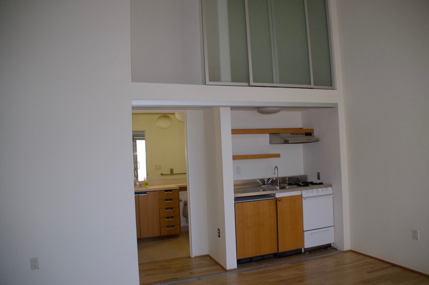 More Photos Of 8 Brooks Ave, Venice Apartments For Lease