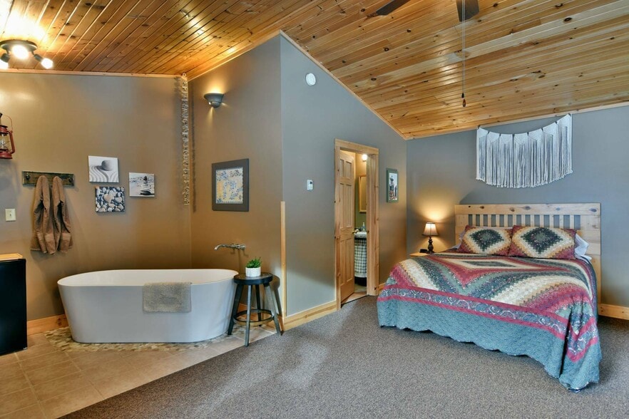 More Photos Of 84790 State Highway 13 S, Bayfield Hotel For Sale