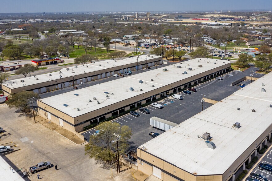 More Photos Of 5600-5624 Randolph Blvd, San Antonio Unknown For Lease