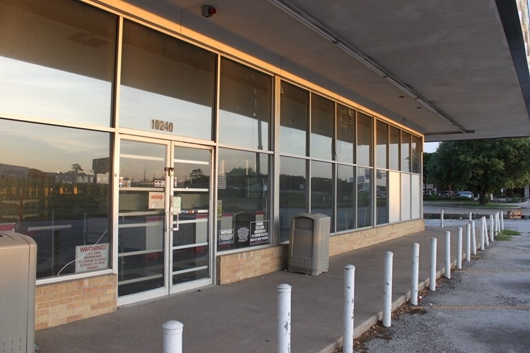 More Photos Of 10240-10242 N Walton Walker Blvd, Dallas Freestanding For Lease