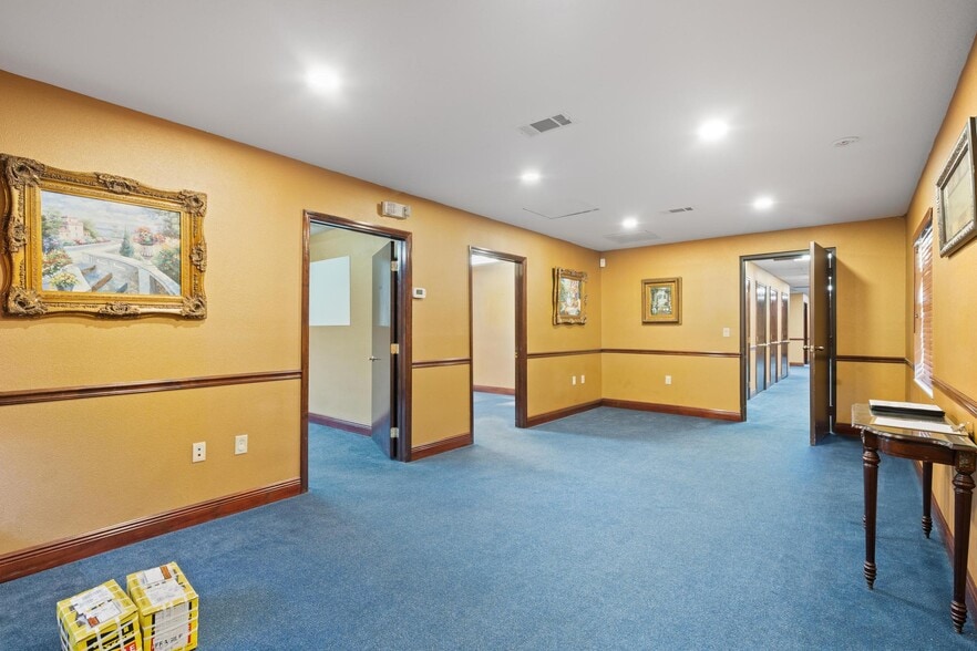 More Photos Of 16255 Aviation Loop Dr, Brooksville Manufacturing For Lease