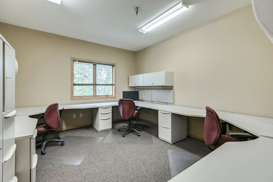 More Photos Of 2127 County Road D E, Maplewood Office For Sale