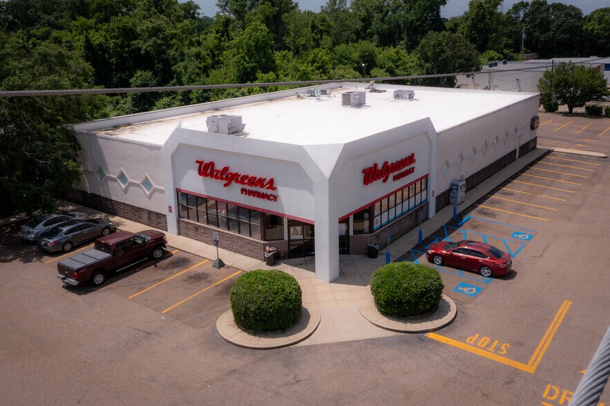 More Photos Of 2310 Clay St, Vicksburg Freestanding For Sale