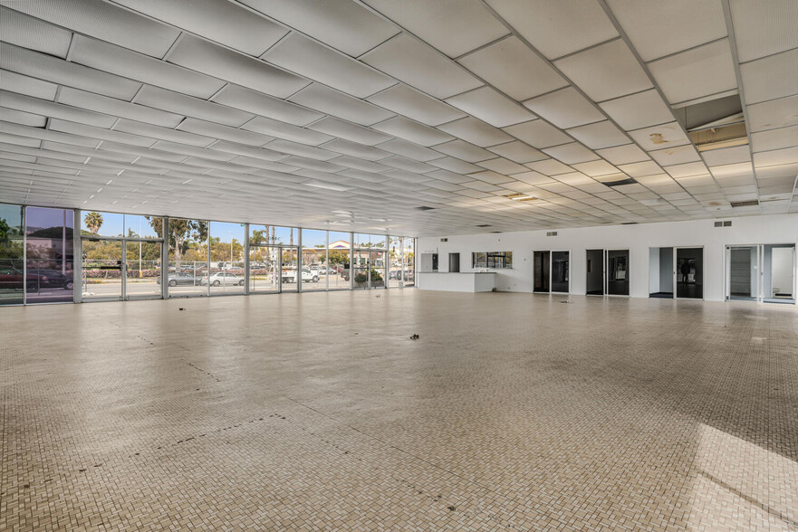 More Photos Of 3440 E Main St, Ventura Auto Dealership For Sale