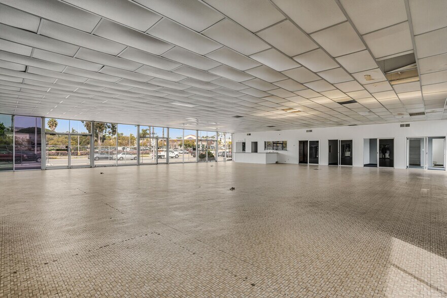 More Photos Of 3440 E Main St, Ventura Auto Dealership For Lease