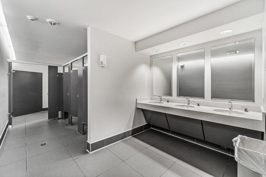 More Photos Of 3333 W Commercial Blvd, Fort Lauderdale Medical For Sale