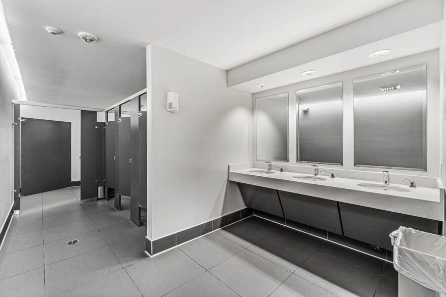 More Photos Of 3333 W Commercial Blvd, Fort Lauderdale Medical For Sale