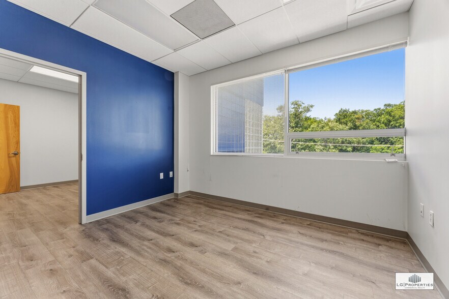 More Photos Of 456 Chestnut St, Lakewood Office For Lease