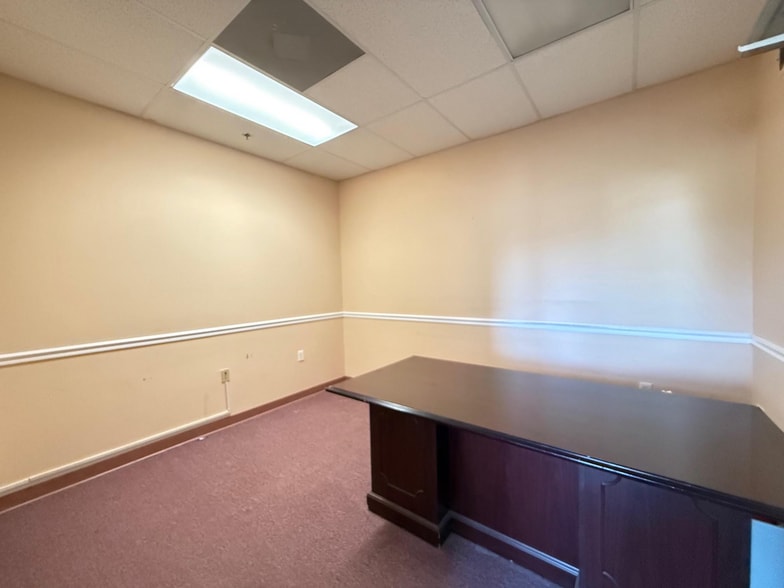 More Photos Of 1374 Whitehorse Hamilton Square Rd, Hamilton Office For Sale