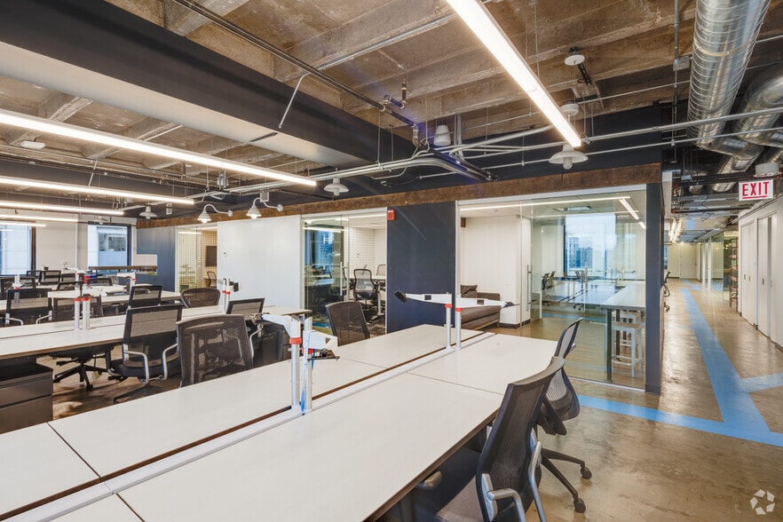 More Photos Of 205 W Wacker Dr, Chicago Office For Sale