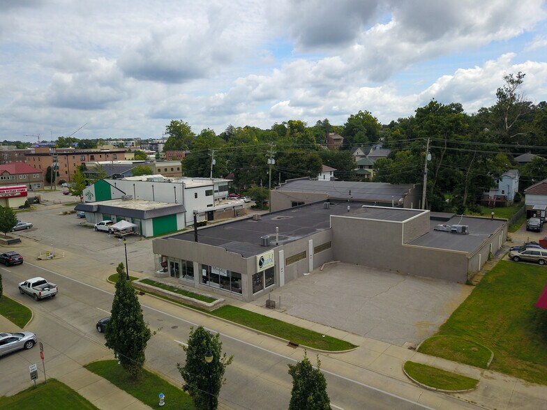 More Photos Of 515 S Walnut St, Bloomington Storefront For Sale