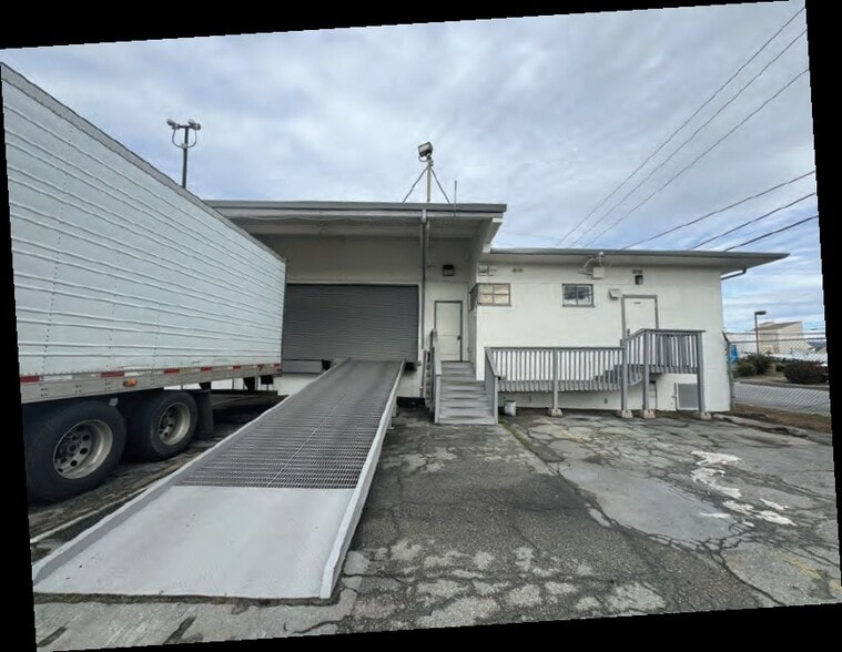 More Photos Of 1084 Terven Ave, Salinas Distribution For Lease