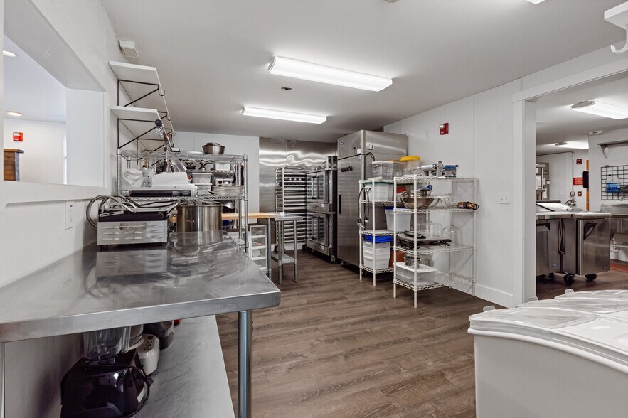 More Photos Of 205 W Main St, Liberty Restaurant For Sale