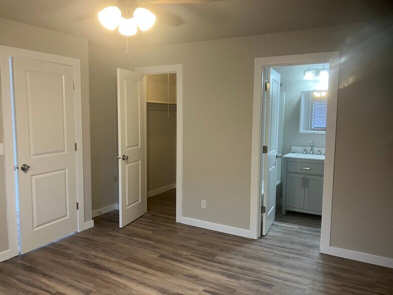 More Photos Of 415 W Fulton St, Waupaca Apartments For Sale