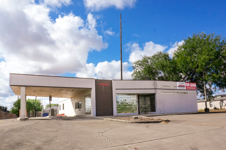 More Photos Of 11559 Leopard St, Corpus Christi Medical For Lease