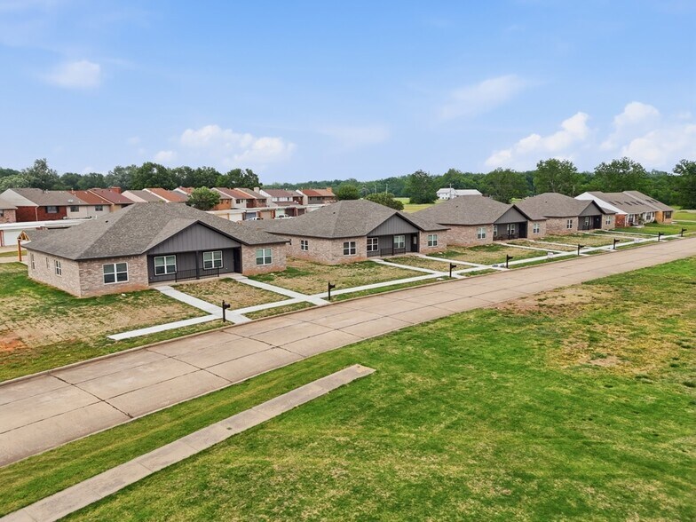 More Photos Of 3611 & 3613 Frontier Avenue, Ponca City Specialty For Sale