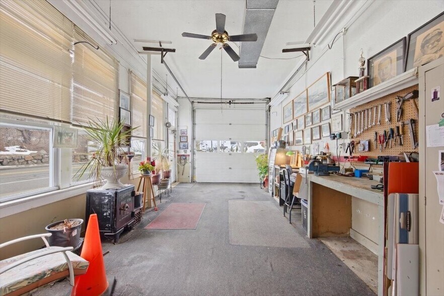 More Photos Of 53 Thames St, Groton Marina For Sale