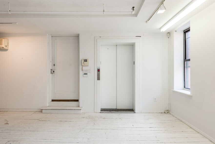 More Photos Of 154-158 Ludlow St, New York Office For Lease