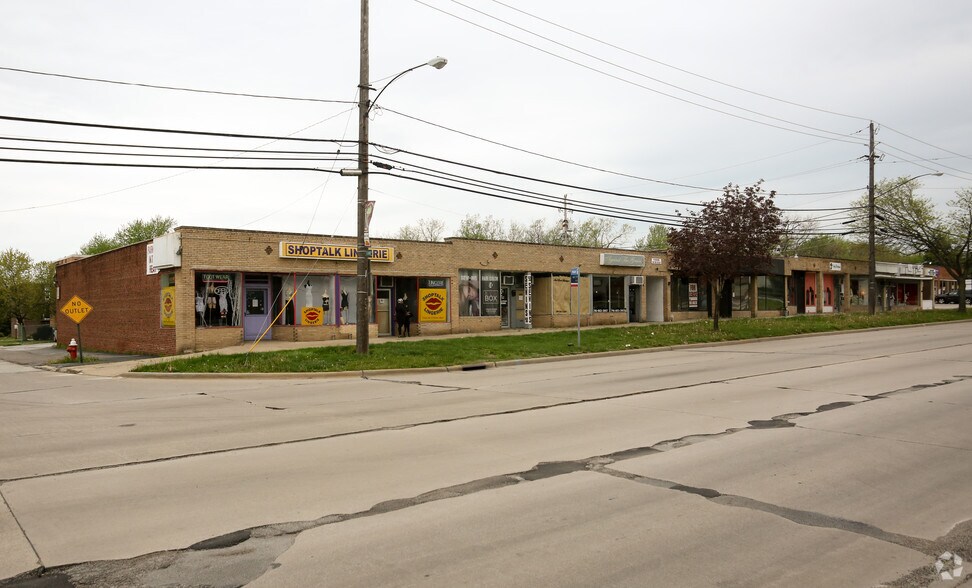 More Photos Of 5146-5166 Warrensville Center Rd, Maple Heights Storefront For Lease