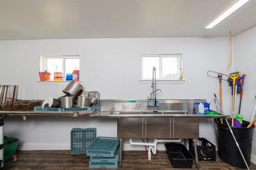 More Photos Of 48 Little Missouri Rd, Jane Restaurant For Sale