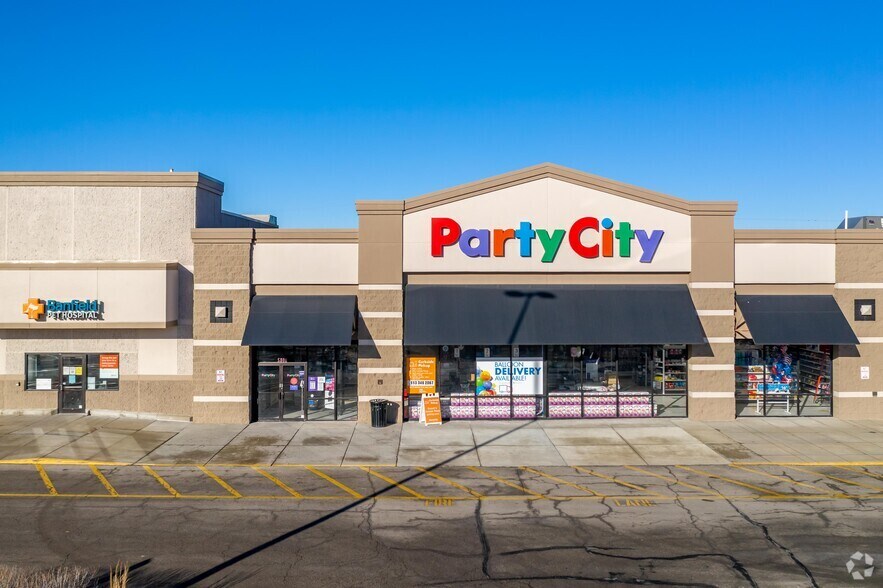 More Photos Of 5710-5840 Antioch Rd, Merriam Unknown For Lease