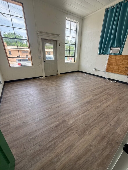 More Photos Of 512 Pershing Rd, Raleigh Warehouse For Lease