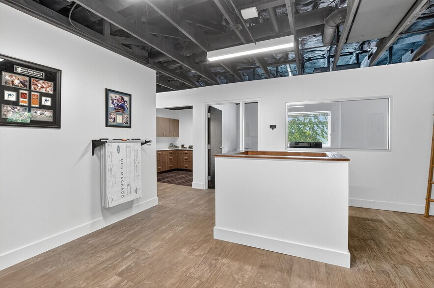 More Photos Of 442 NW 35th St, Boca Raton Office For Sale