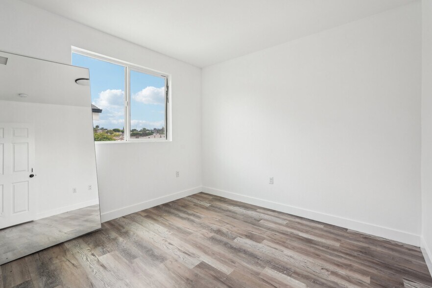 More Photos Of 2516 Malabar St, Los Angeles Apartments For Sale