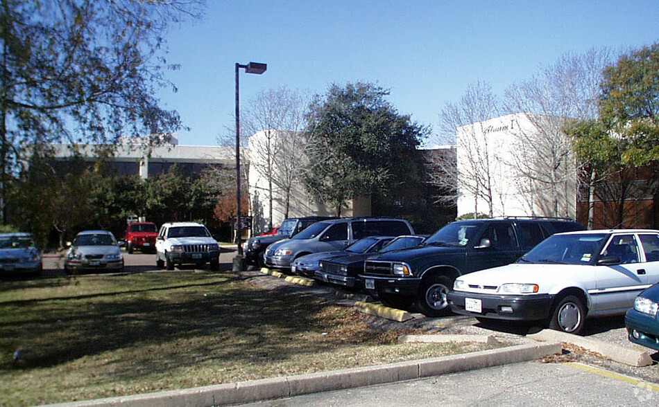 Primary Photo Of 1199 NASA Rd 1, Houston Office For Lease