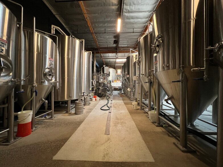 More Photos Of 2550 Jason Ct, Oceanside Manufacturing For Lease