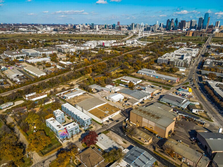 More Photos Of 702 W Commerce St, Dallas Office For Sale