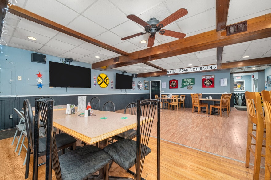 More Photos Of 1 Wall St, Cromwell Restaurant For Sale