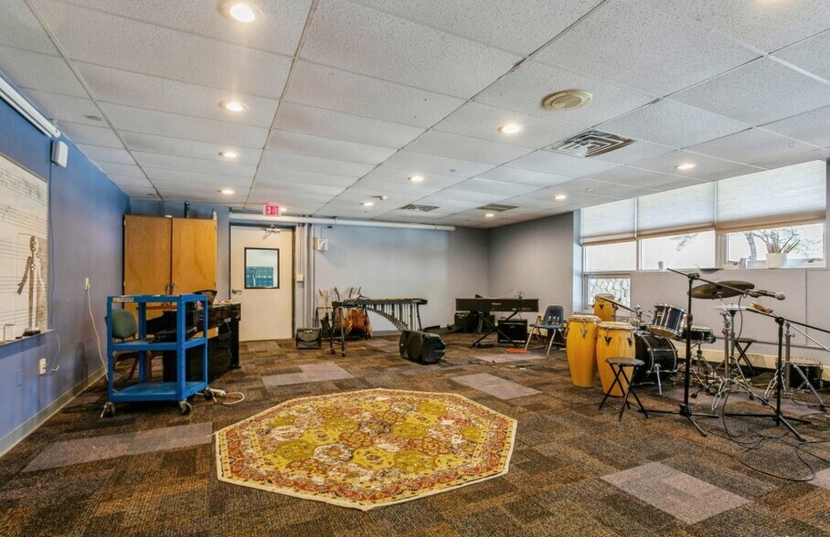 More Photos Of 260 Boardman Rd, Poughkeepsie Schools For Lease