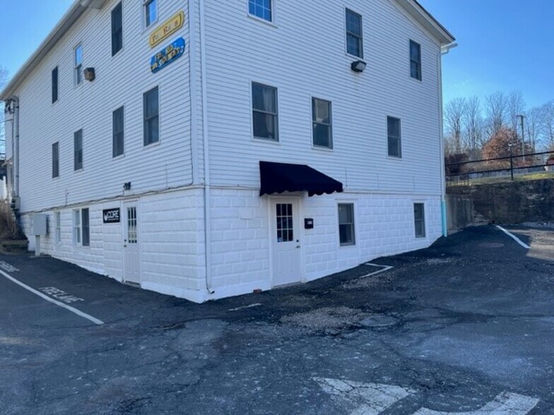 More Photos Of 111 Church Hill Rd, Sandy Hook Storefront Retail Office For Lease