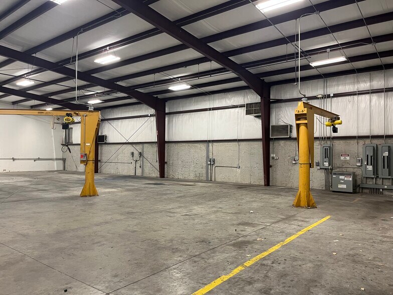 More Photos Of 3140 Melcat Dr, Oklahoma City Warehouse For Lease