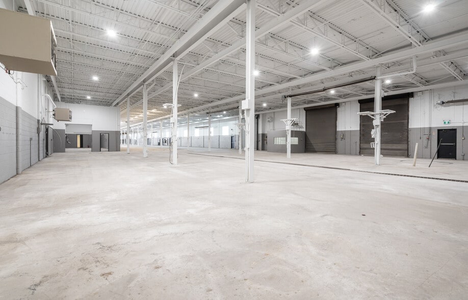More Photos Of 100 Burland Cres, Hamilton Warehouse For Lease