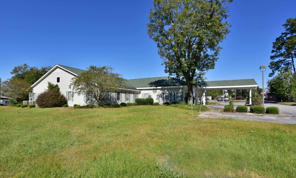 More Photos Of 354 E Washington Ave, Ashburn Healthcare For Sale