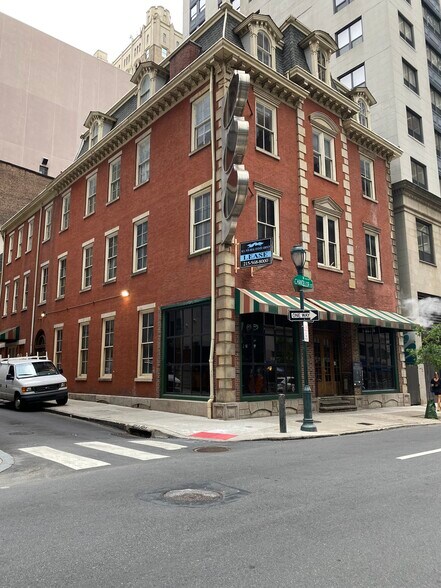 More Photos Of 1417 Locust St, Philadelphia Storefront Retail Office For Lease