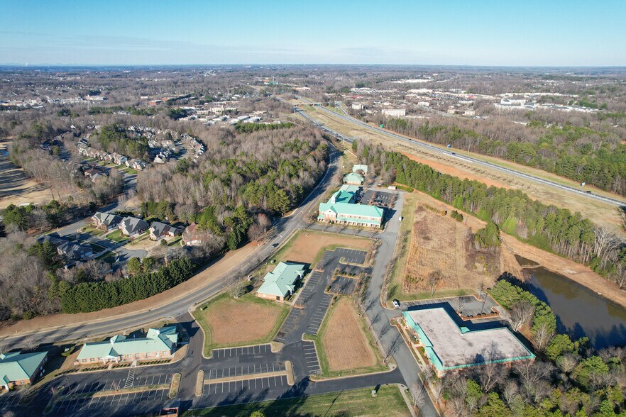 More Photos Of 15905 Brookway Dr, Huntersville Office For Lease