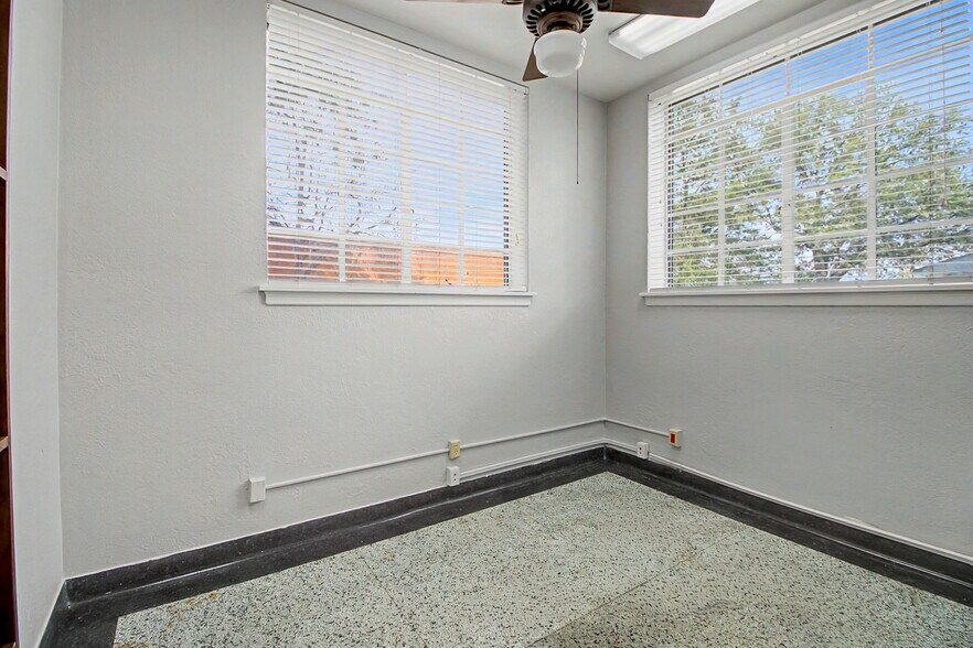 More Photos Of 903 S Texas Ave, College Station Office For Lease