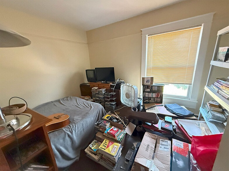 More Photos Of 86 Strongs Ave, Rutland Freestanding For Sale