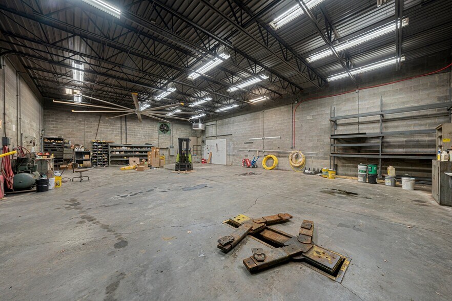 More Photos Of 300 Samson St, Glasgow Light Manufacturing For Sale