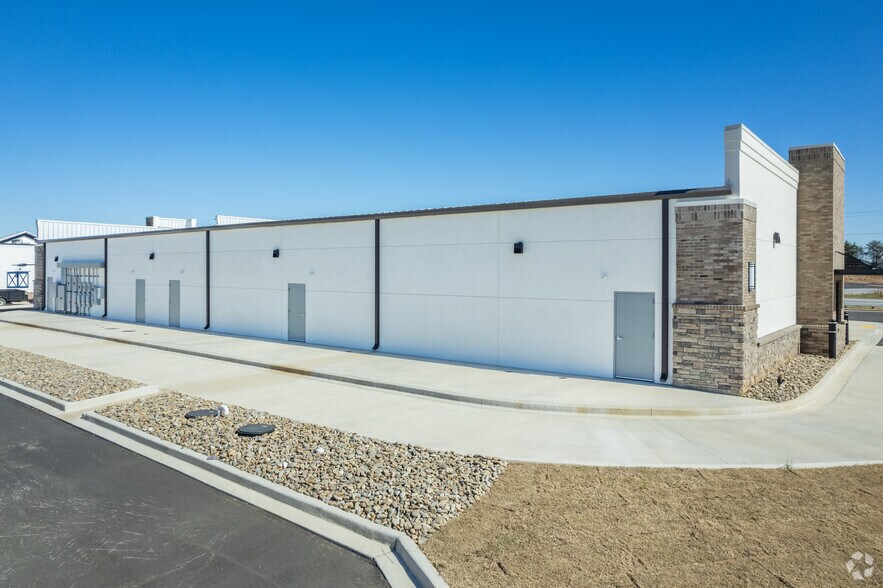 More Photos Of 1970 Highway 101 S, Greer General Retail For Lease