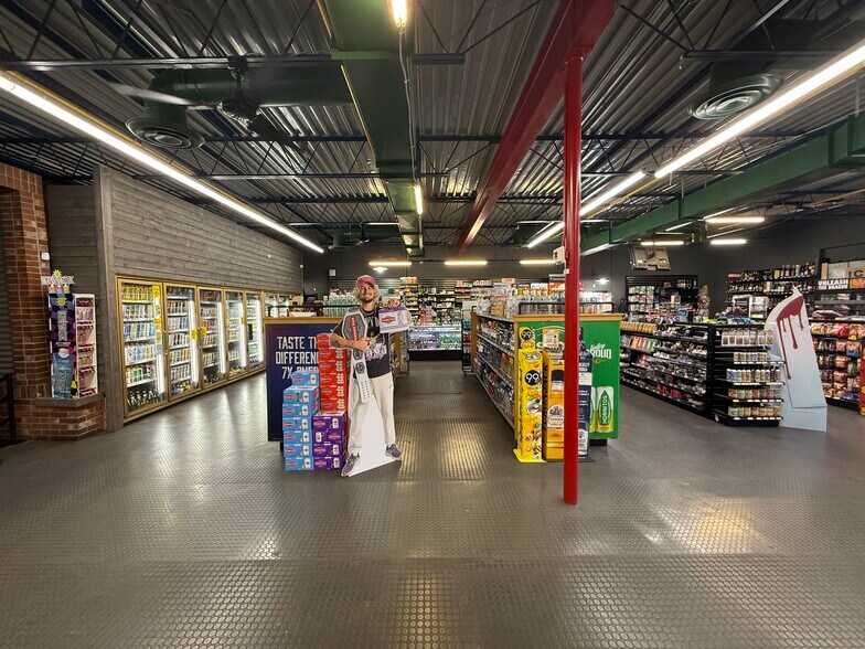 More Photos Of 235 N Country Club, Mesa Freestanding For Lease